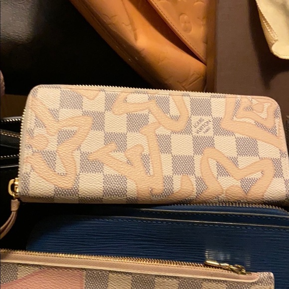 Authentic Louis Vuitton purses, wristlets, etc - Picture 6 of 8